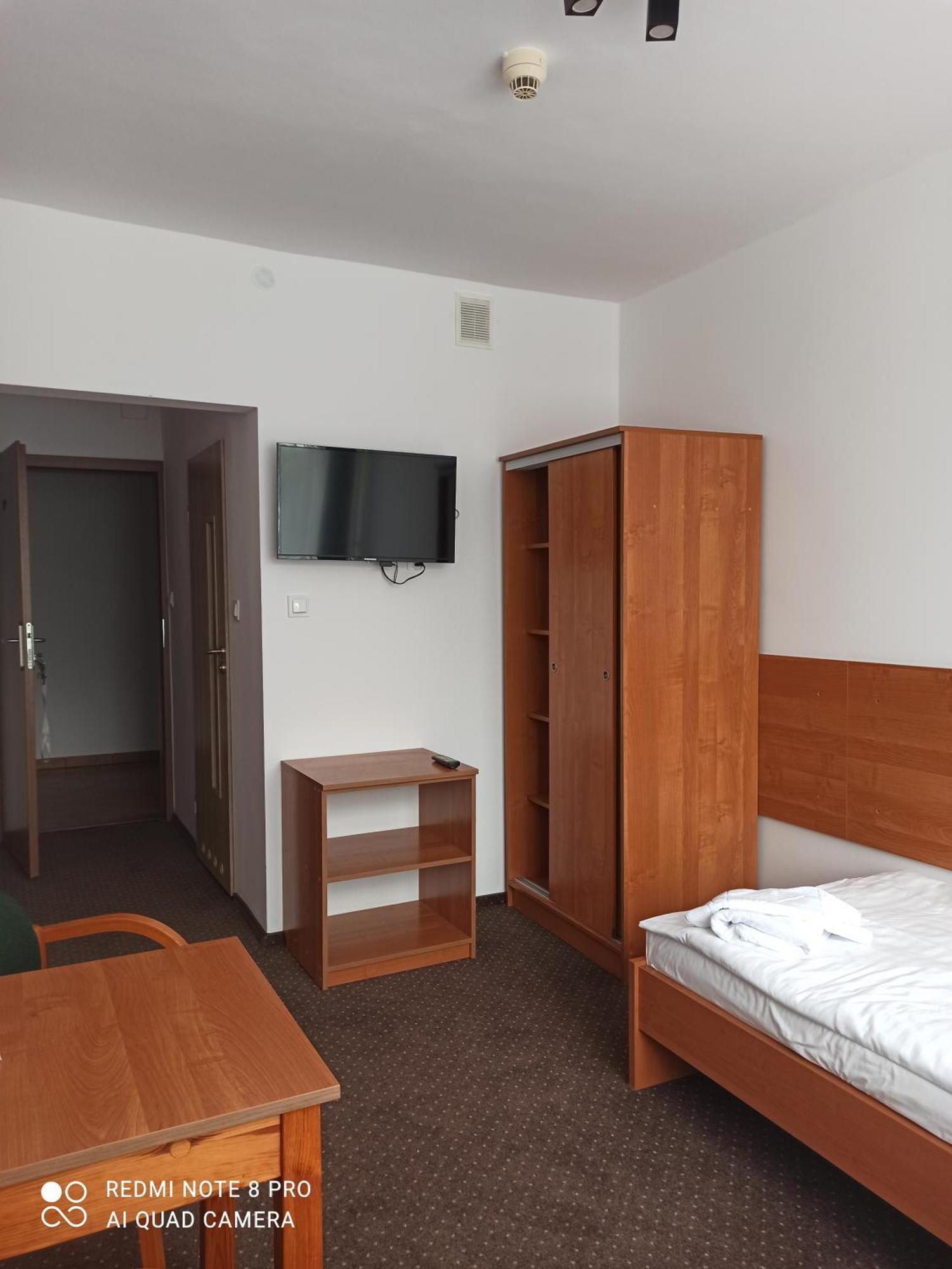 Hotel Odr Sulechów Buitenkant foto