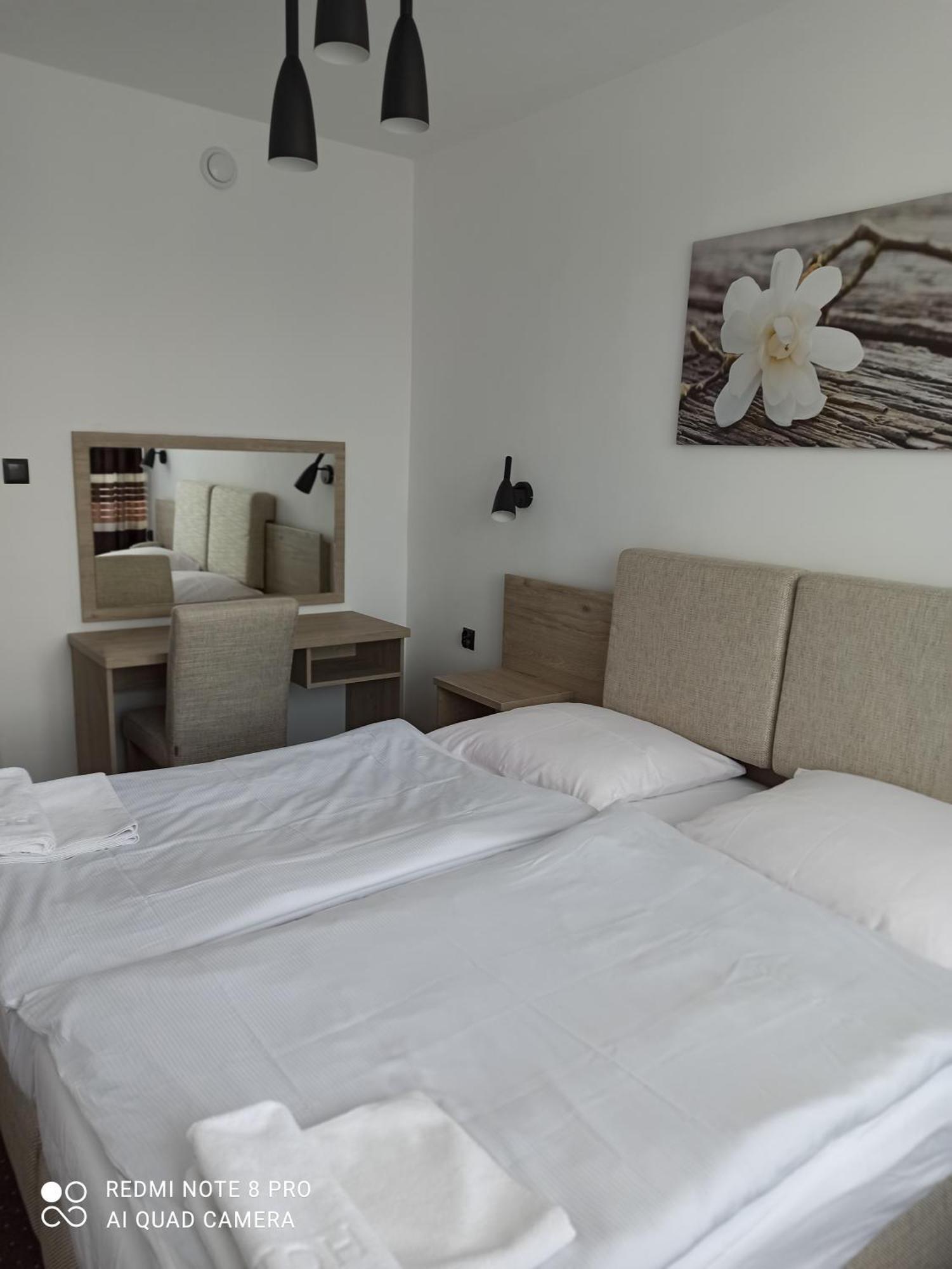 Hotel Odr Sulechów Buitenkant foto