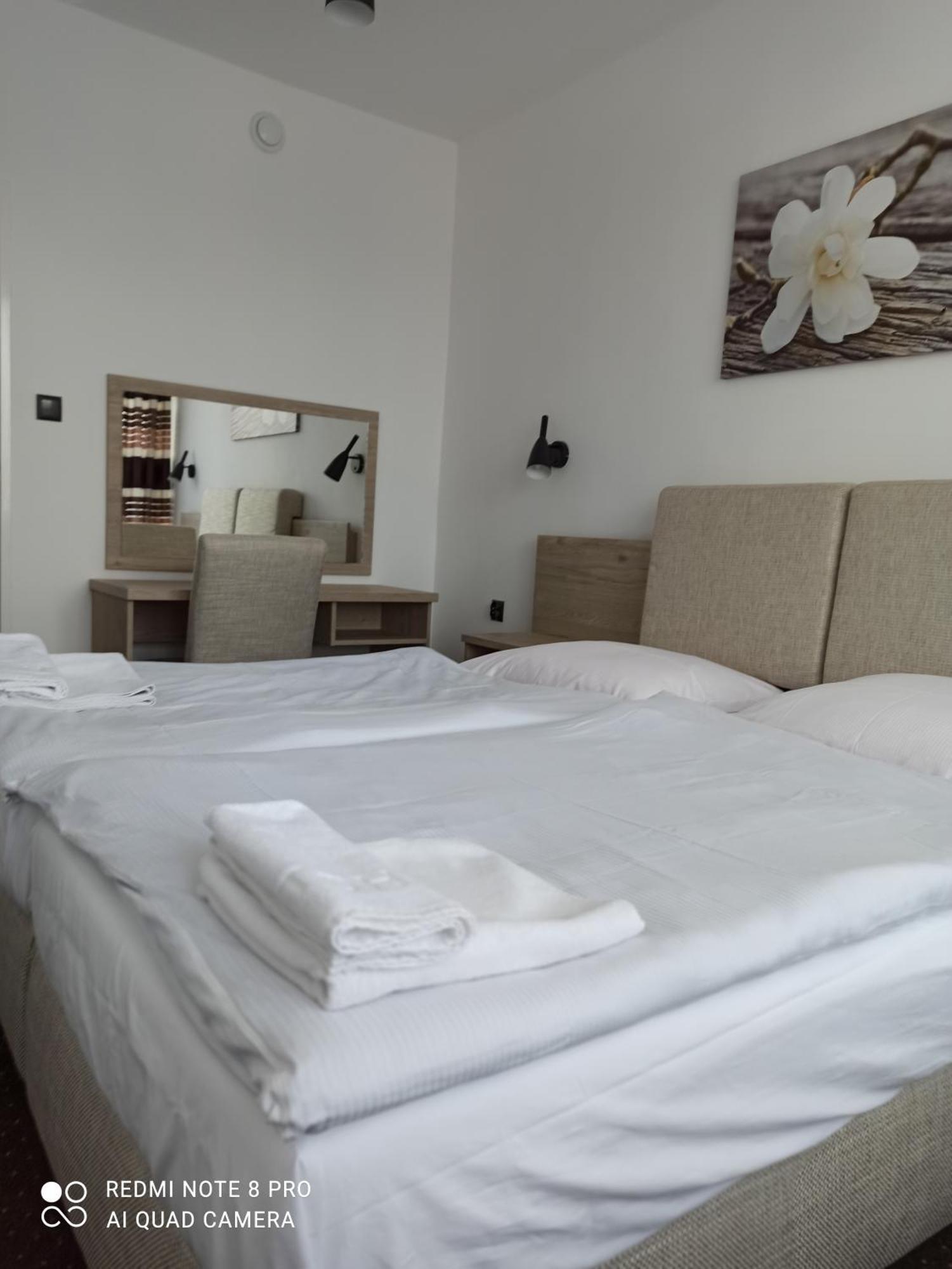 Hotel Odr Sulechów Buitenkant foto