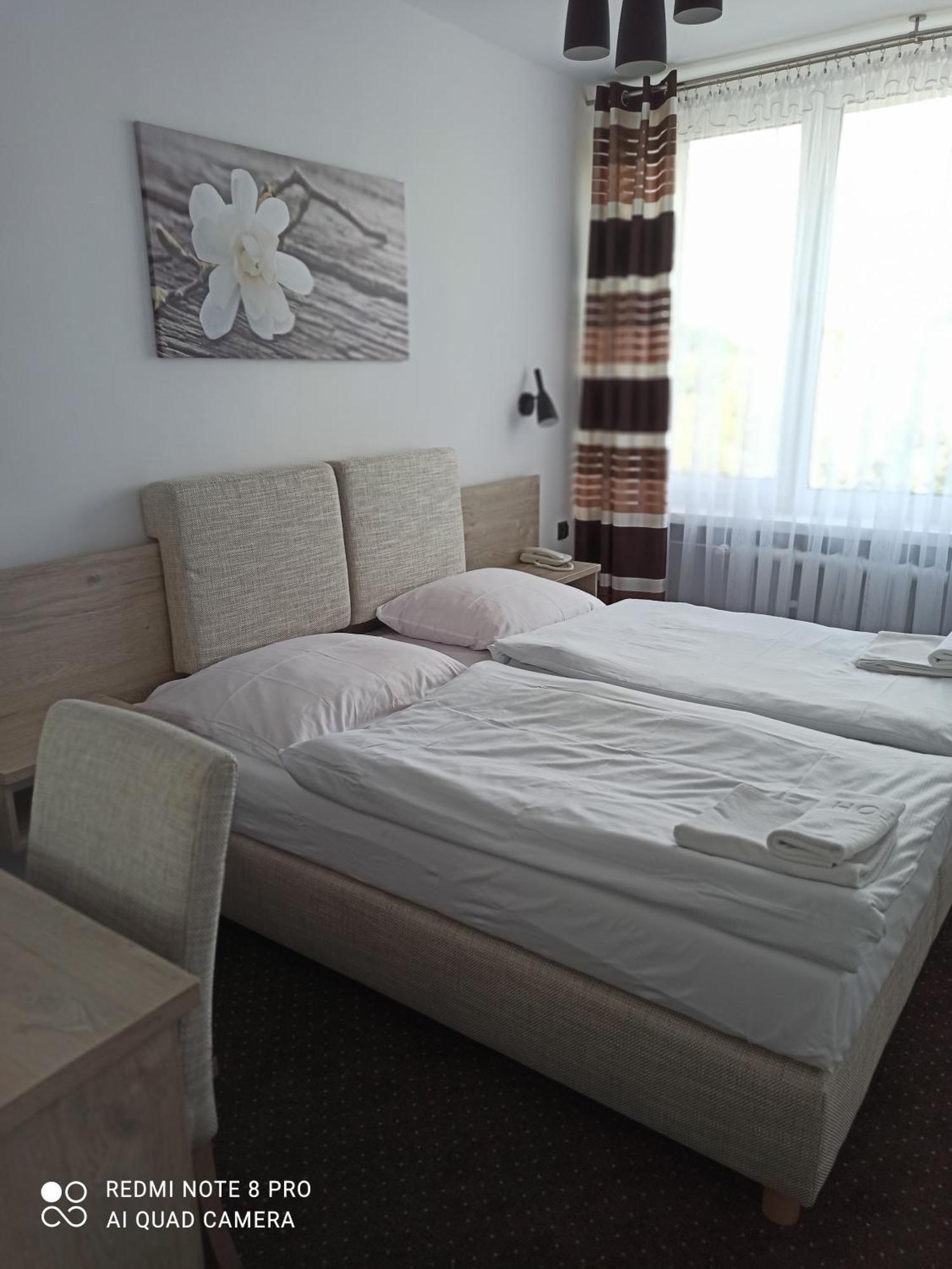 Hotel Odr Sulechów Buitenkant foto