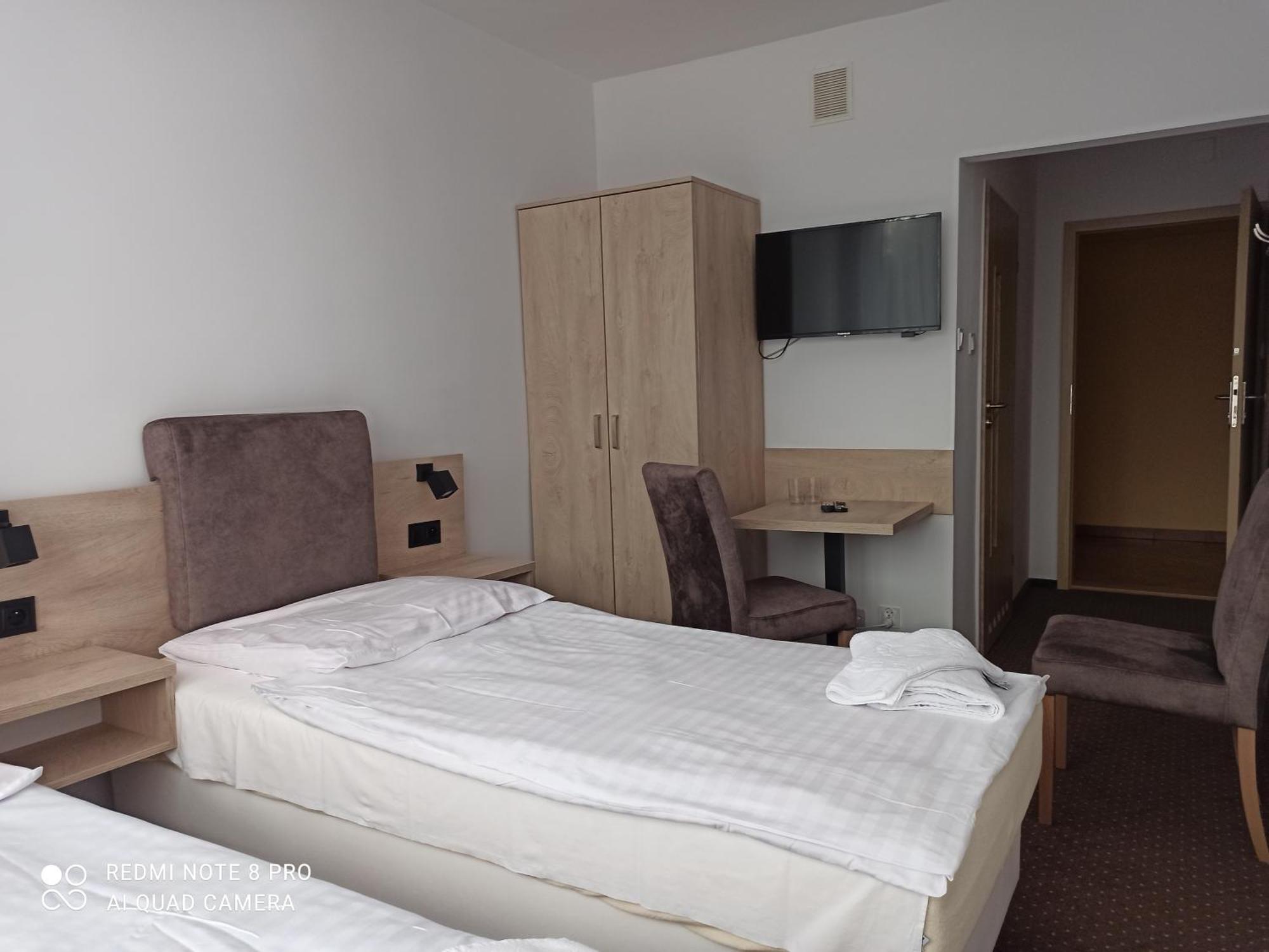 Hotel Odr Sulechów Buitenkant foto