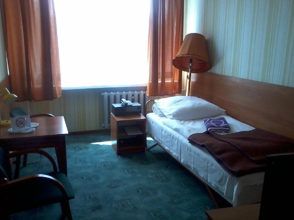 Hotel Odr Sulechów Buitenkant foto