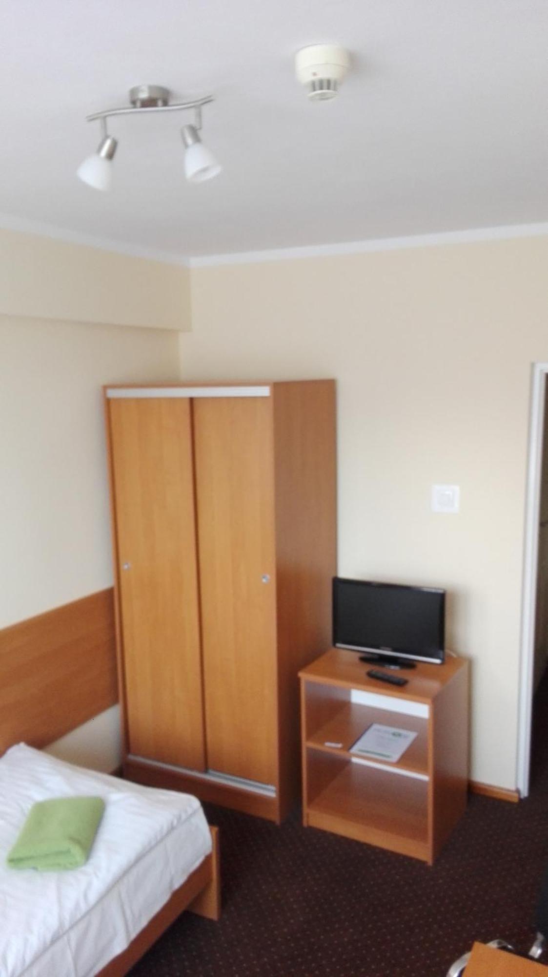 Hotel Odr Sulechów Buitenkant foto