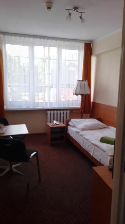 Hotel Odr Sulechów Buitenkant foto