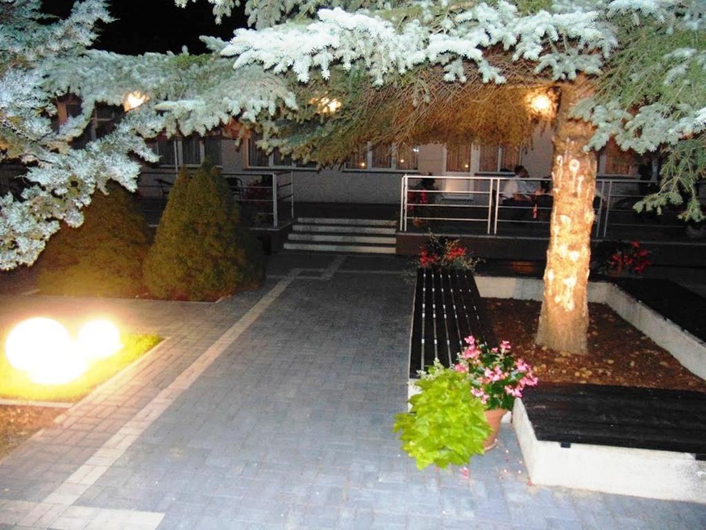Hotel Odr Sulechów Buitenkant foto