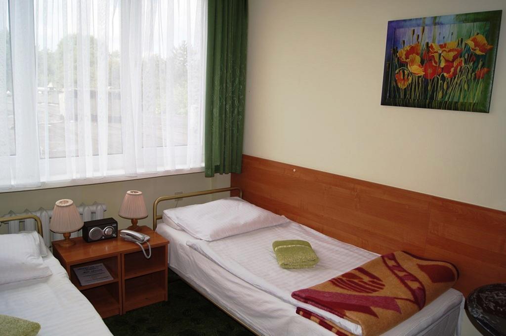 Hotel Odr Sulechów Buitenkant foto