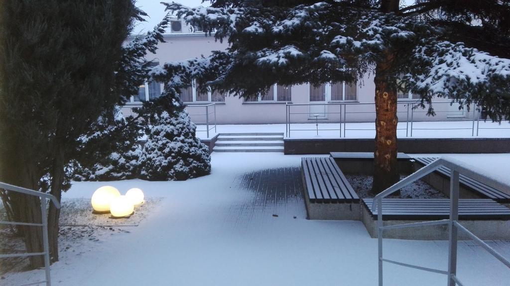Hotel Odr Sulechów Buitenkant foto